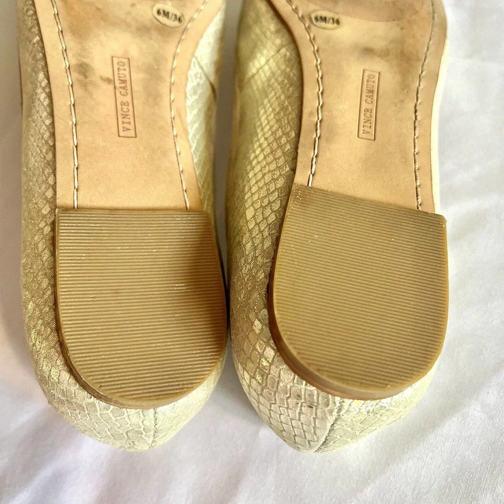 Vince Camuto Size 6 Ballet Flat Beige Tan Gold Embossed Leather Textured Shoes